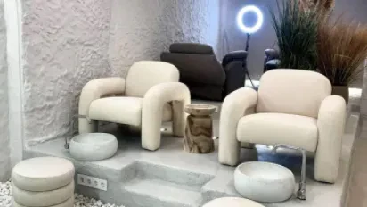 WHITE ROOM