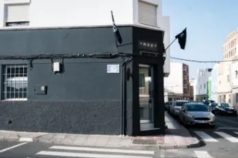 YEZZY MALE IMAGE EL DOCTORAL