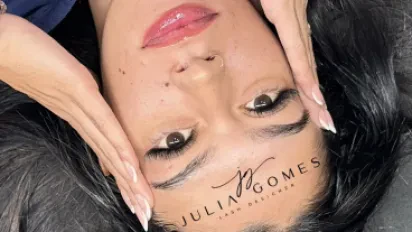 Julia Gomes Lash Designer