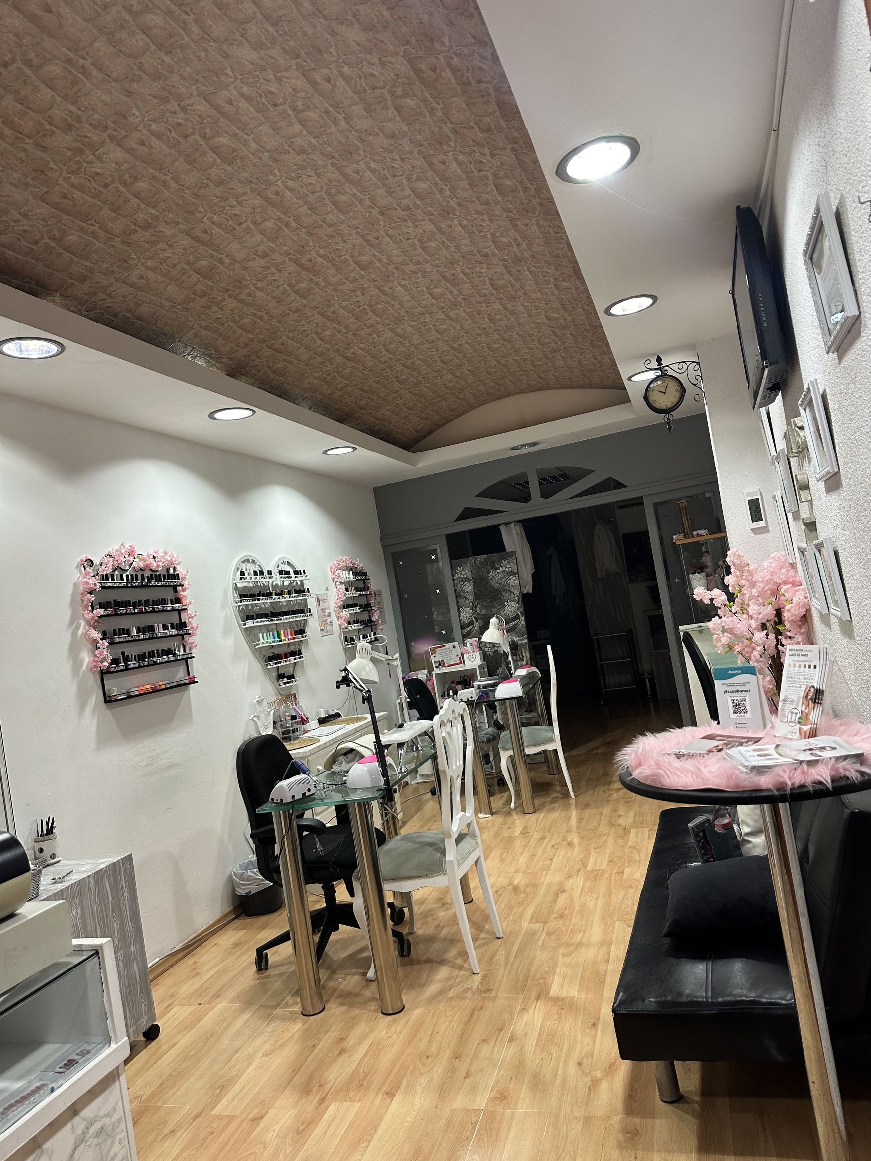 Nails Luna Janati Beauty Center